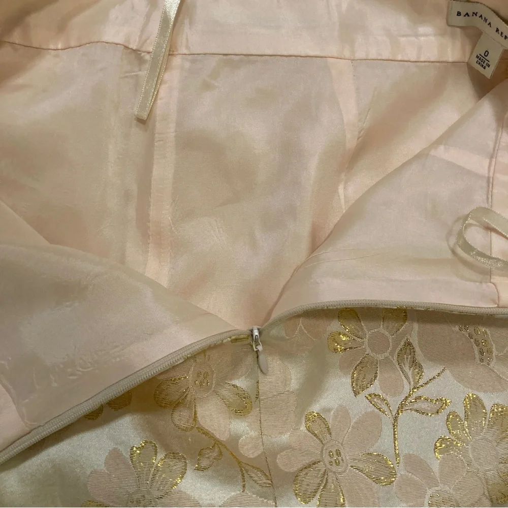 Banana Republic Pencil Skirt With Sequined Floral Embroidery - Size 0 - Picture 9 of 11